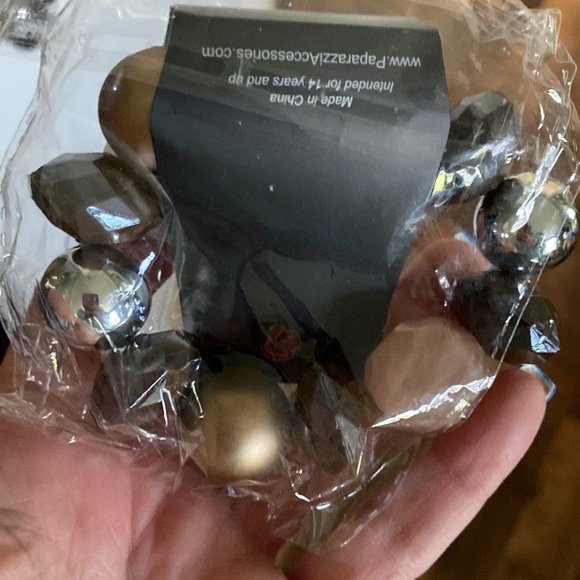 Assorted bracelets - Picture 5 of 8